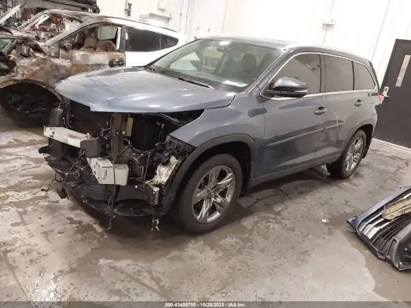 5TDDZRFHXHS409351 2017 TOYOTA HIGHLANDER - Image 2