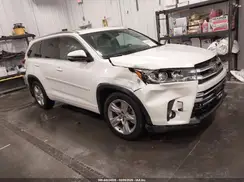 5TDDZRFHXHS422181 2017 TOYOTA HIGHLANDER