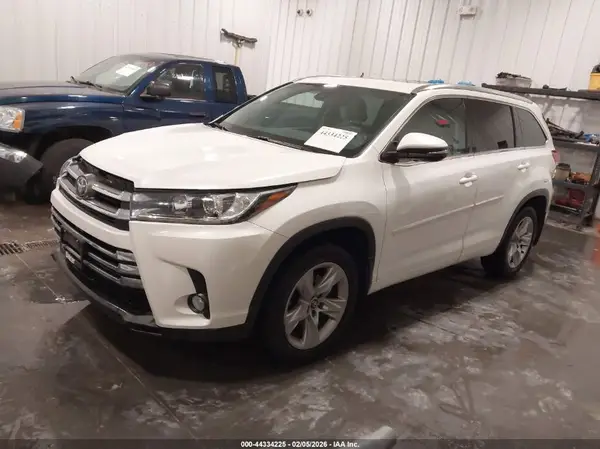 5TDDZRFHXHS422181 2017 TOYOTA HIGHLANDER - Image 2