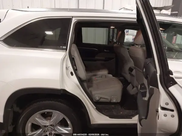 5TDDZRFHXHS422181 2017 TOYOTA HIGHLANDER - Image 8