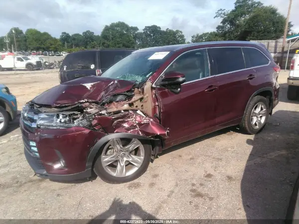 5TDDZRFHXHS431835 2017 TOYOTA HIGHLANDER - Image 2