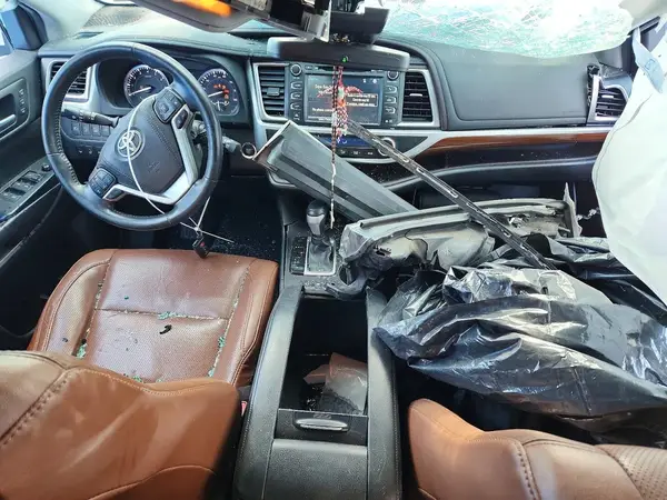 5TDDZRFHXHS441149 2017 TOYOTA HIGHLANDER - Image 8