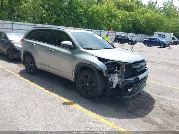 5TDDZRFHXHS448196 2017 TOYOTA HIGHLANDER - Image 1