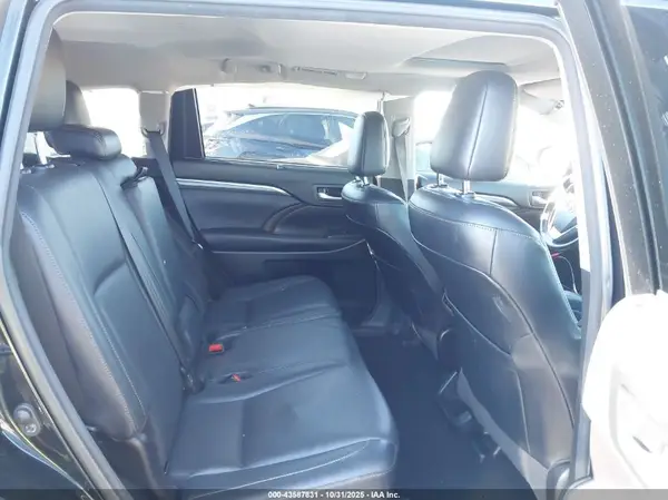 5TDDZRFHXHS457335 2017 TOYOTA HIGHLANDER - Image 8