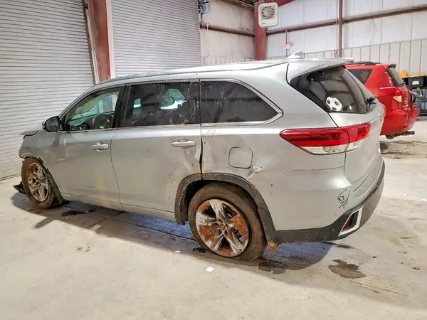 5TDDZRFHXHS460865 2017 TOYOTA HIGHLANDER - Image 2