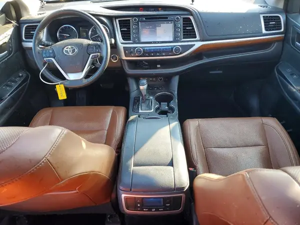 5TDDZRFHXHS460865 2017 TOYOTA HIGHLANDER - Image 8