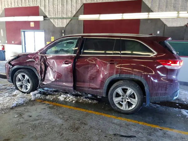 5TDDZRFHXHS475253 2017 TOYOTA HIGHLANDER - Image 2