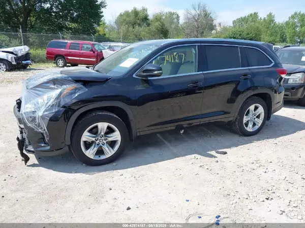 5TDDZRFHXJS492530 2018 TOYOTA HIGHLANDER - Image 2