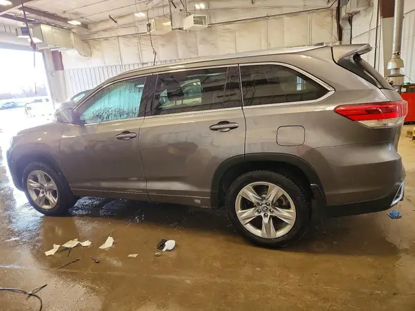 5TDDZRFHXJS493077 2018 TOYOTA HIGHLANDER - Image 2