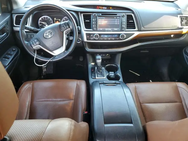 5TDDZRFHXJS801462 2018 TOYOTA HIGHLANDER - Image 8