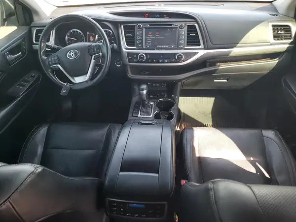 5TDDZRFHXJS801560 2018 TOYOTA HIGHLANDER - Image 8