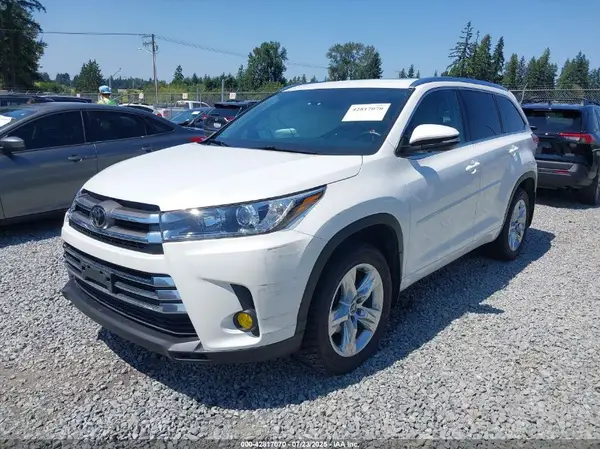 5TDDZRFHXJS802630 2018 TOYOTA HIGHLANDER - Image 2