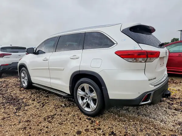 5TDDZRFHXJS821923 2018 TOYOTA HIGHLANDER - Image 2
