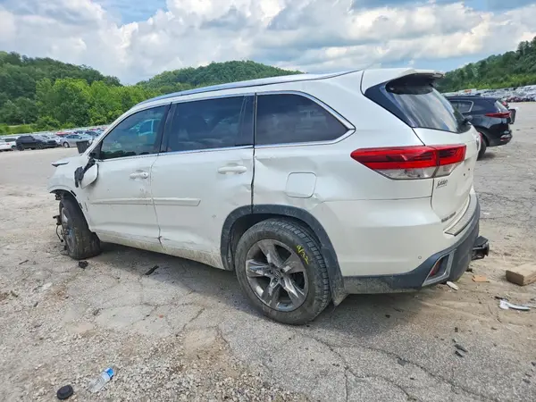 5TDDZRFHXJS825454 2018 TOYOTA HIGHLANDER - Image 2