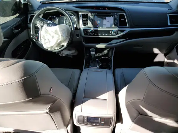 5TDDZRFHXJS860897 2018 TOYOTA HIGHLANDER - Image 8