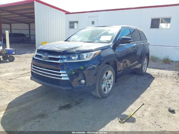 5TDDZRFHXJS861774 2018 TOYOTA HIGHLANDER - Image 2
