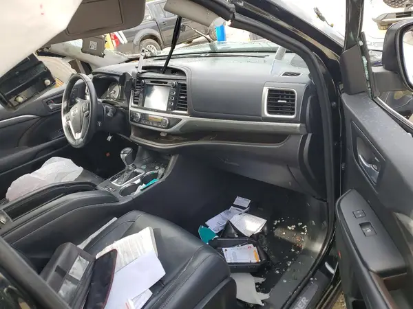 5TDDZRFHXJS865890 2018 TOYOTA HIGHLANDER - Image 8