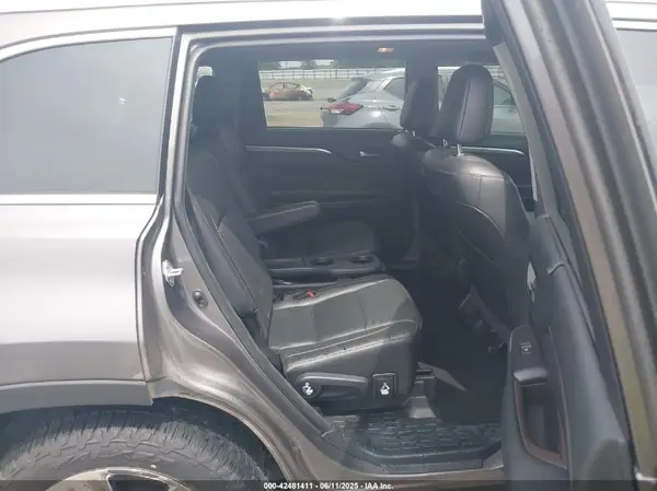 5TDDZRFHXJS869860 2018 TOYOTA HIGHLANDER - Image 8