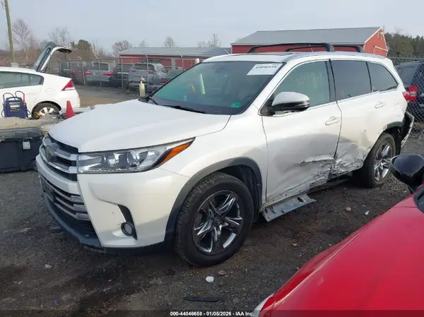 5TDDZRFHXJS870930 2018 TOYOTA HIGHLANDER - Image 2