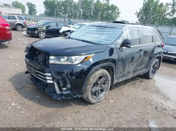 5TDDZRFHXJS874668 2018 TOYOTA HIGHLANDER - Image 2
