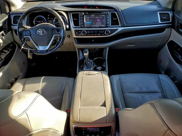 5TDDZRFHXJS889395 2018 TOYOTA HIGHLANDER - Image 8