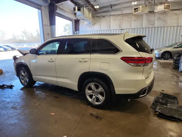5TDDZRFHXJS913226 2018 TOYOTA HIGHLANDER - Image 2