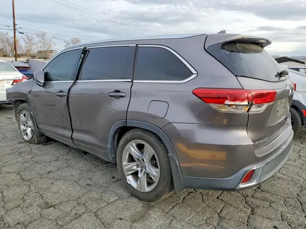 5TDDZRFHXJS915168 2018 TOYOTA HIGHLANDER - Image 2