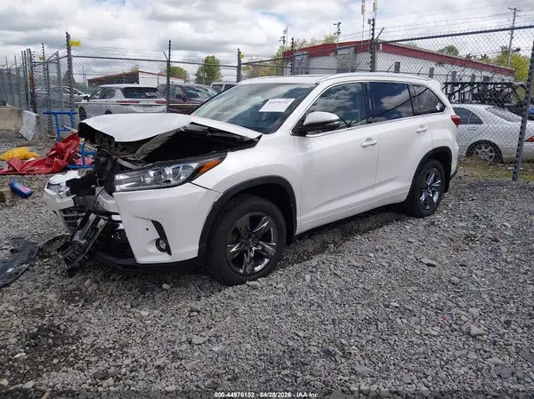 5TDDZRFHXKS708572 2019 TOYOTA HIGHLANDER - Image 2