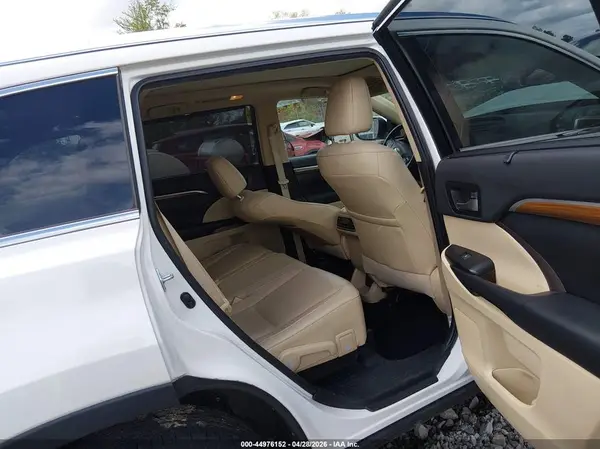 5TDDZRFHXKS708572 2019 TOYOTA HIGHLANDER - Image 8