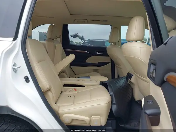 5TDDZRFHXKS710757 2019 TOYOTA HIGHLANDER - Image 8