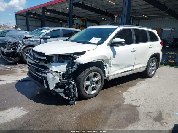 5TDDZRFHXKS722357 2019 TOYOTA HIGHLANDER - Image 2