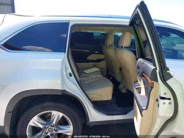 5TDDZRFHXKS722357 2019 TOYOTA HIGHLANDER - Image 8