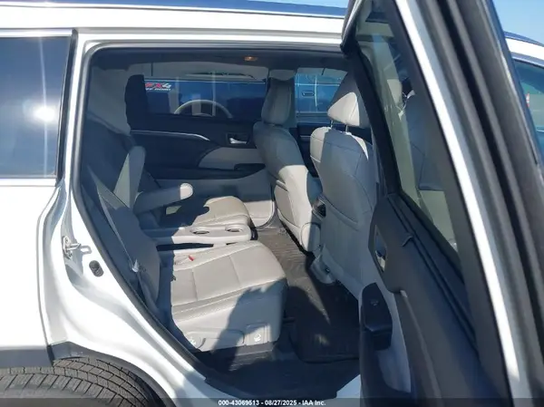 5TDDZRFHXKS728370 2019 TOYOTA HIGHLANDER - Image 8