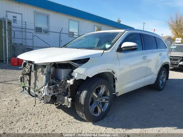 5TDDZRFHXKS744181 2019 TOYOTA HIGHLANDER - Image 2