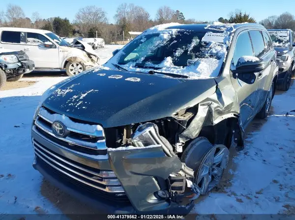 5TDDZRFHXKS921411 2019 TOYOTA HIGHLANDER - Image 2