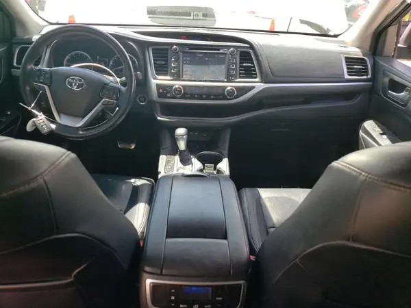 5TDDZRFHXKS925636 2019 TOYOTA HIGHLANDER - Image 8