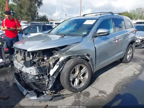 5TDDZRFHXKS929153 2019 TOYOTA HIGHLANDER - Image 2