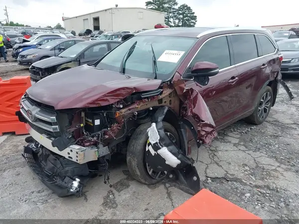 5TDDZRFHXKS931274 2019 TOYOTA HIGHLANDER - Image 2