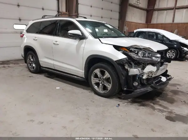 5TDDZRFHXKS932070 2019 TOYOTA HIGHLANDER - Image 1