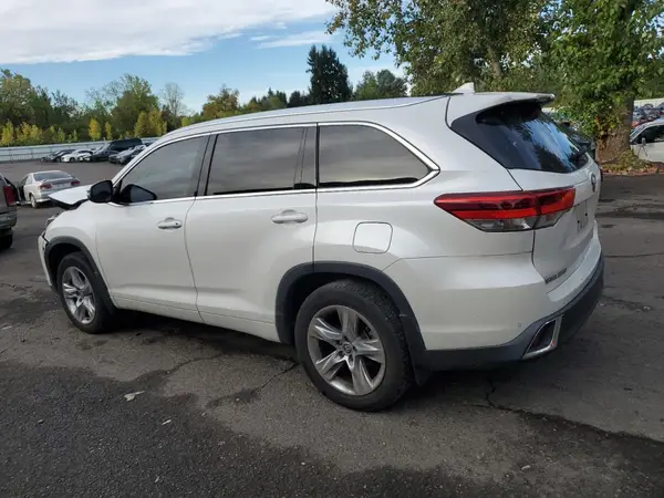 5TDDZRFHXKS942047 2019 TOYOTA HIGHLANDER - Image 2