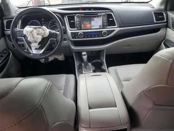 5TDDZRFHXKS942047 2019 TOYOTA HIGHLANDER - Image 8