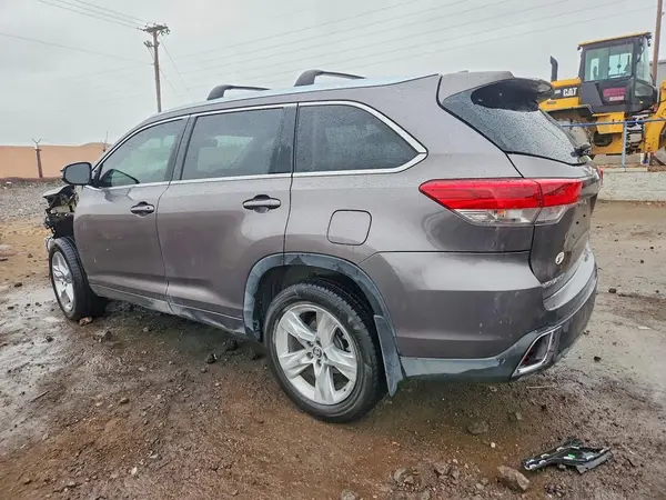 5TDDZRFHXKS943795 2019 TOYOTA HIGHLANDER - Image 2