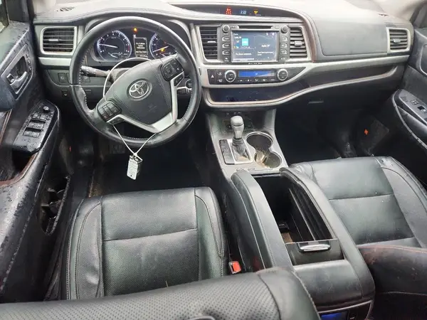 5TDDZRFHXKS943795 2019 TOYOTA HIGHLANDER - Image 8