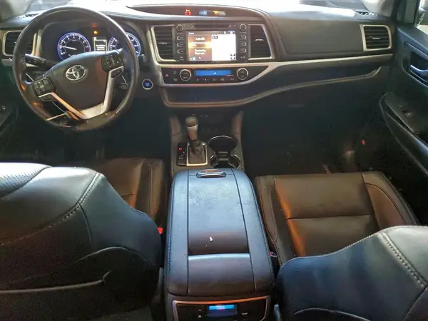 5TDDZRFHXKS954070 2019 TOYOTA HIGHLANDER - Image 8