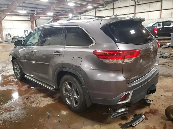 5TDDZRFHXKS967854 2019 TOYOTA HIGHLANDER - Image 2