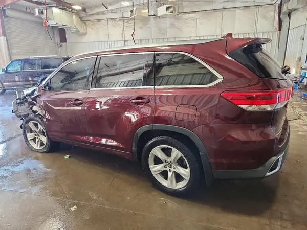 5TDDZRFHXKS970687 2019 TOYOTA HIGHLANDER - Image 2