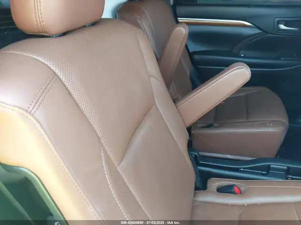5TDDZRFHXKS974562 2019 TOYOTA HIGHLANDER - Image 8