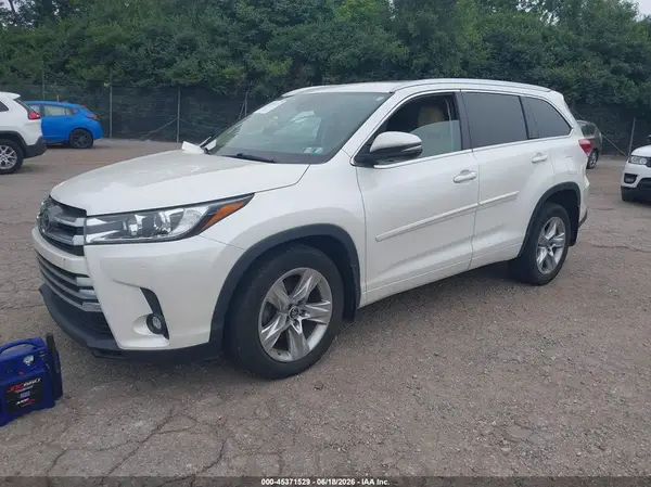 5TDDZRFHXKS985657 2019 TOYOTA HIGHLANDER - Image 2