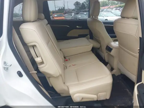5TDDZRFHXKS985657 2019 TOYOTA HIGHLANDER - Image 8