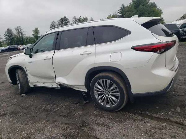 5TDEBRCH0MS028390 2021 TOYOTA HIGHLANDER - Image 2
